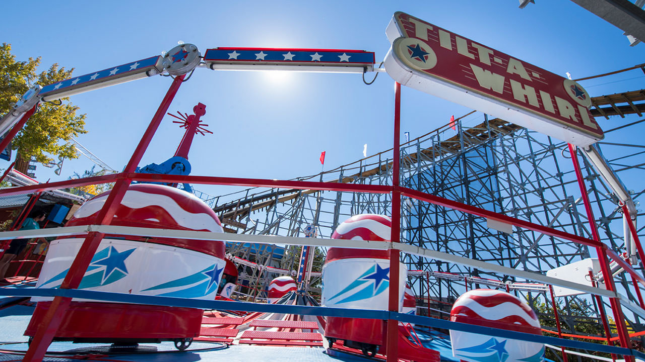 Tilt A Whirl ride at Cliffs Amusement Park