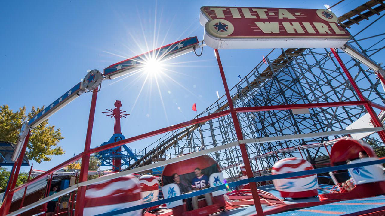 Tilt A Whirl ride at Cliffs Amusement Park