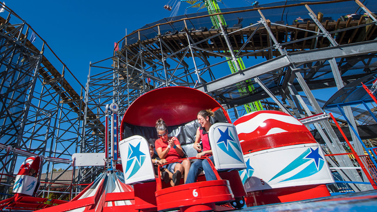 Tilt A Whirl ride at Cliffs Amusement Park