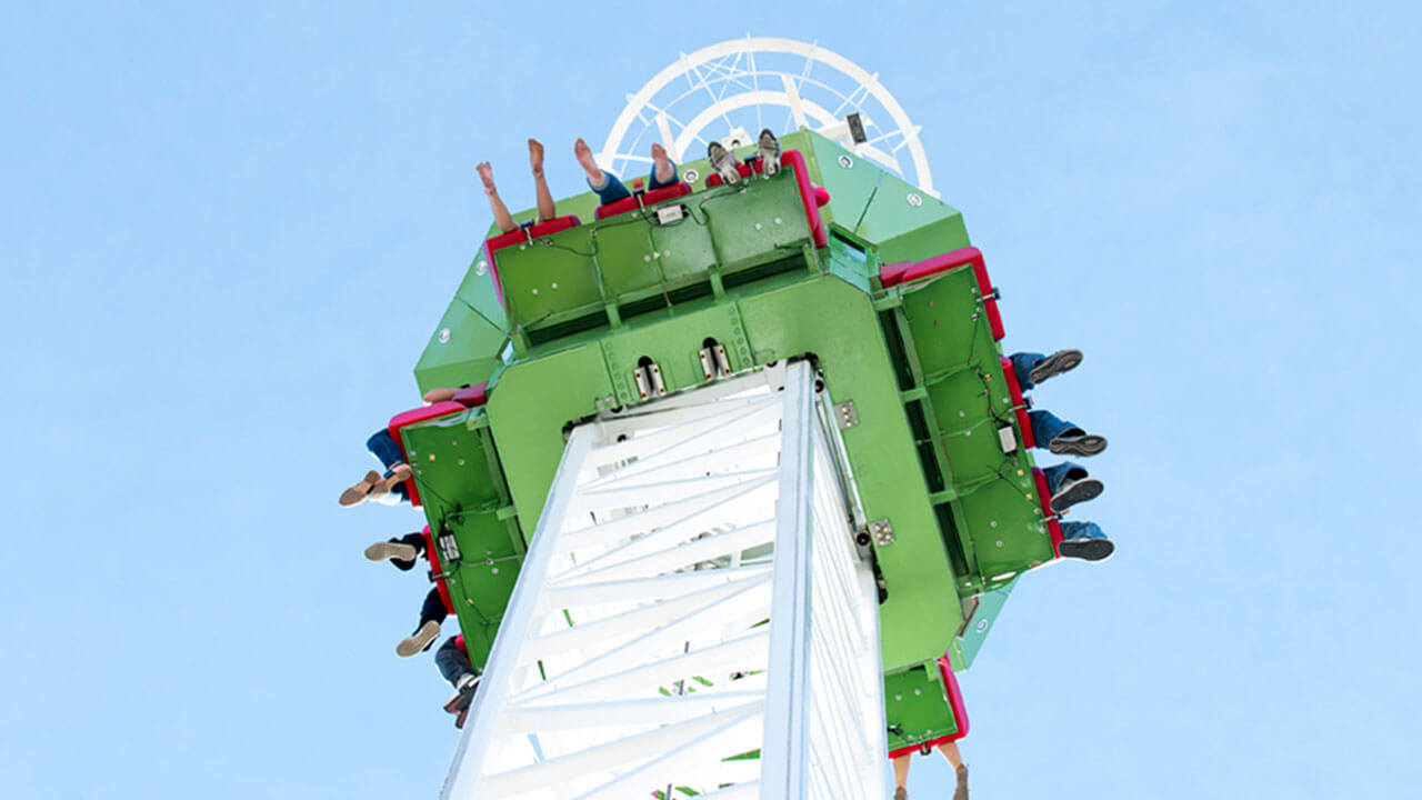 Cliff Hanger ride at Cliffs Amusement Park