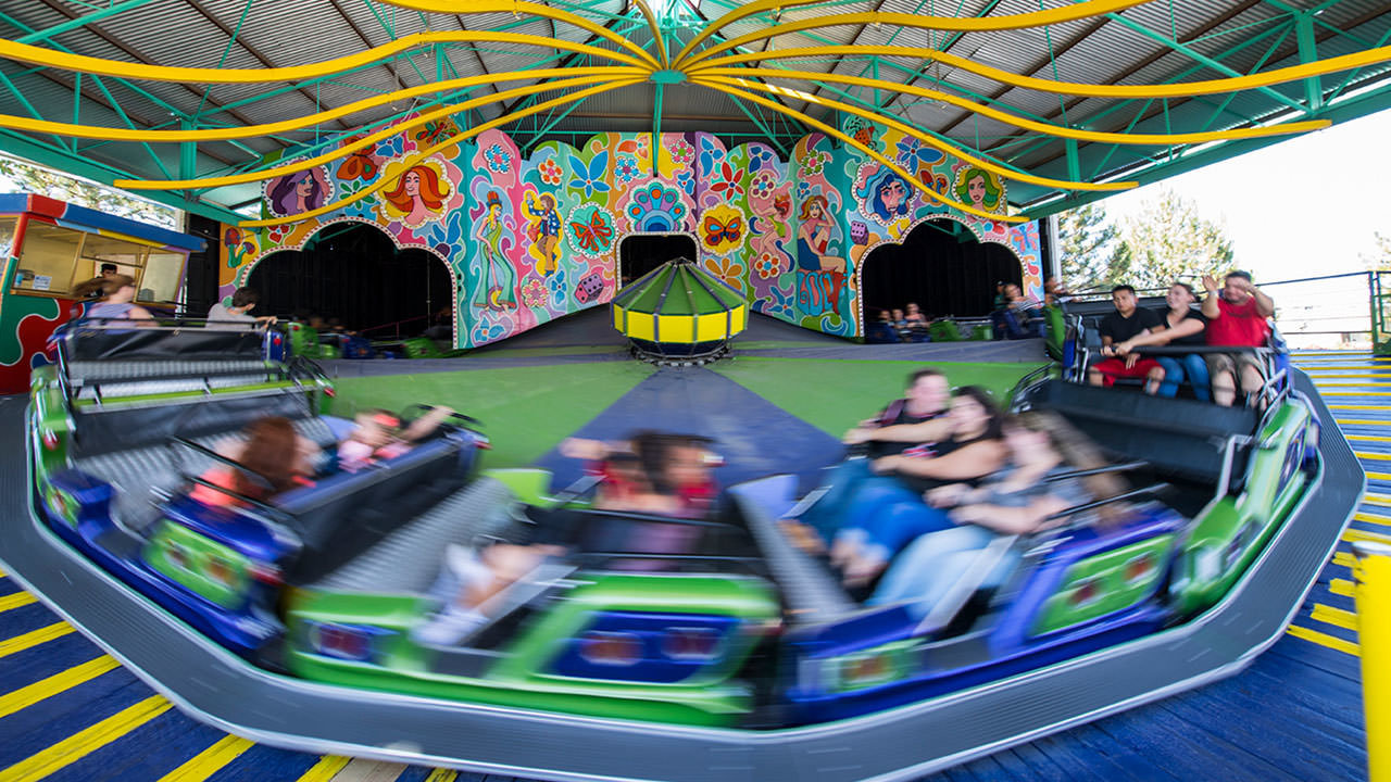 Musik Express at Cliffs Amusement Park